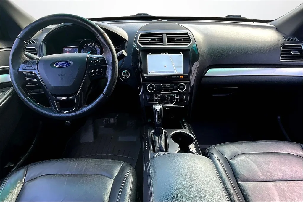 2017 Ford Explorer XLT photo 3