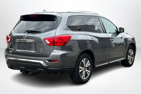 More photos of 2019 Nissan Pathfinder SL at Lakeside Automotive Group, MI