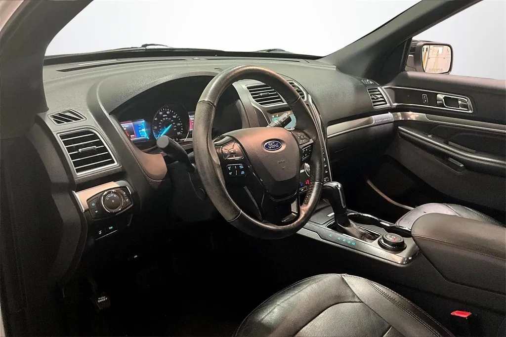 2018 Ford Explorer Sport photo 4