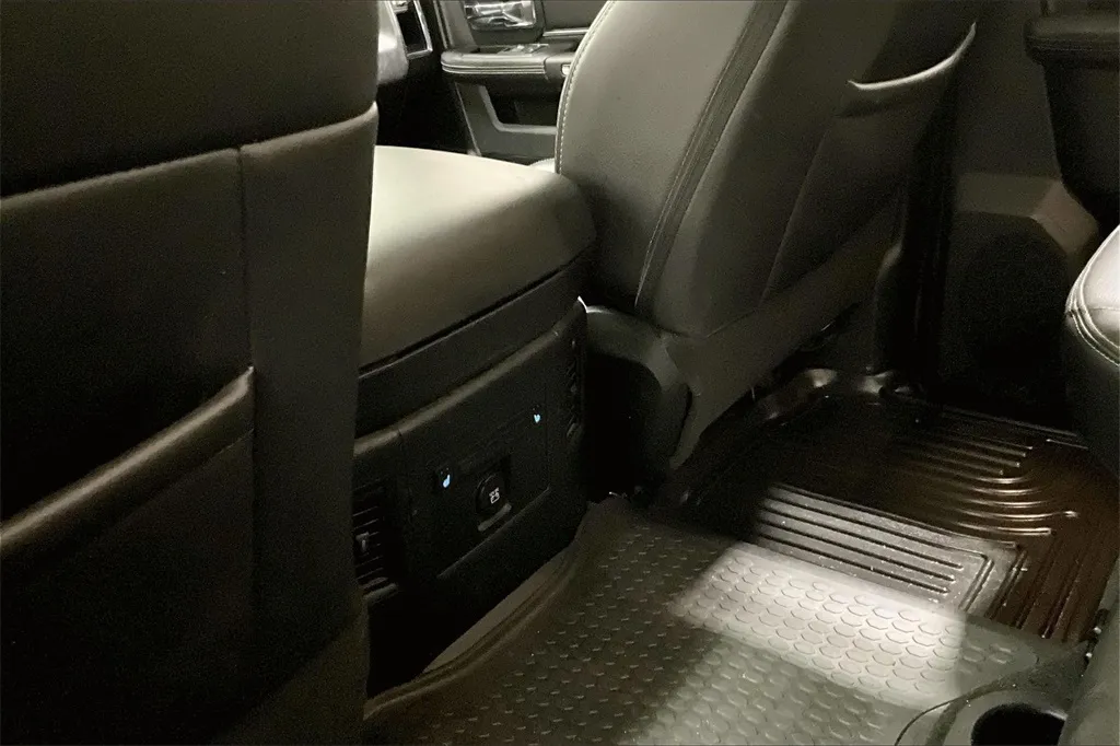 2017 Ram 1500 Laramie photo 3