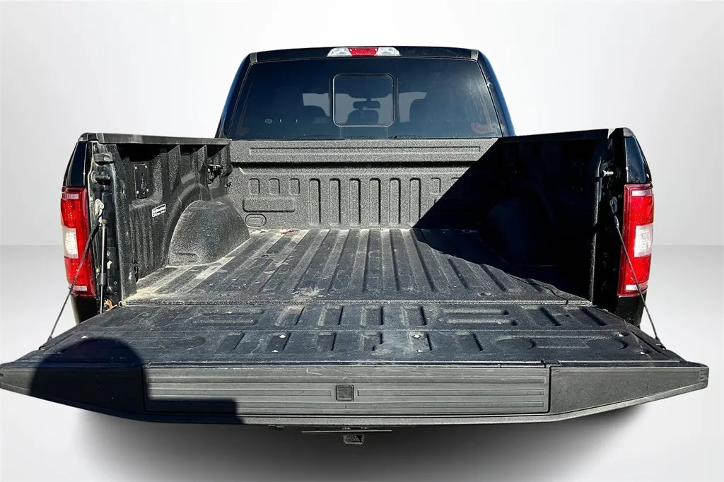 2020 Ford F-150 XLT photo 3