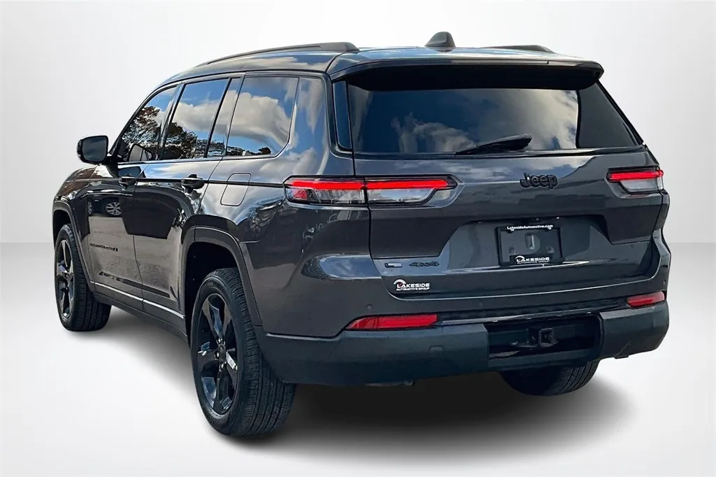 2022 Jeep Grand Cherokee Altitude photo 2