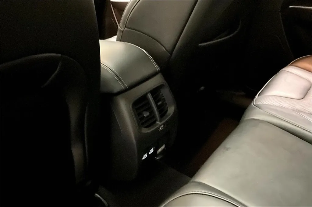 2022 Jeep Cherokee Limited photo 2