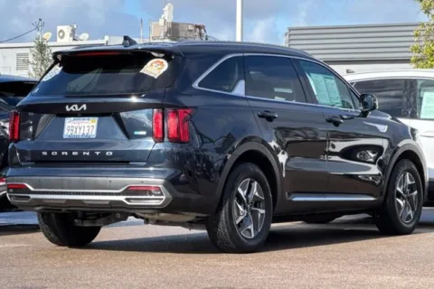 More photos of 2022 Kia Sorento Hybrid S at Mossy Ford, CA