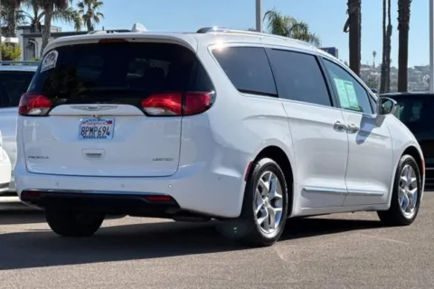 More photos of 2020 Chrysler Pacifica Limited at Mossy Ford, CA