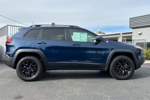 More photos of 2018 Jeep Cherokee Trailhawk at Mossy Ford, CA
