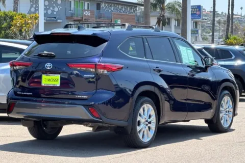 More photos of 2020 Toyota Highlander Hybrid Limited at Mossy Ford, CA