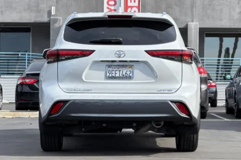 More photos of 2023 Toyota Highlander Limited at Mossy Toyota, CA