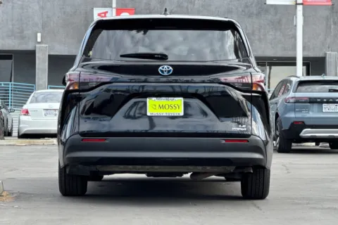 More photos of 2024 Toyota Sienna LE at Mossy Toyota, CA