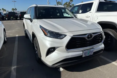 More photos of 2023 Toyota Highlander XLE at Mossy Toyota, CA
