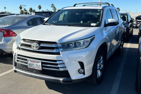 Photos of 2018 Toyota Highlander Limited for sale in San Diego, CA at Mossy Toyota