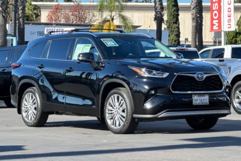 Photos of 2024 Toyota Highlander Hybrid Platinum for sale in San Diego, CA at Mossy Toyota