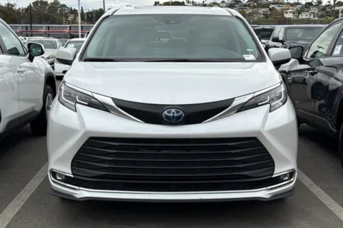 More photos of 2023 Toyota Sienna XLE at Mossy Toyota, CA