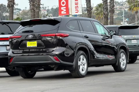 More photos of 2022 Toyota Highlander LE at Mossy Toyota, CA