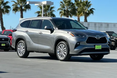 Photos of 2026 Toyota Highlander Hybrid Platinum for sale in San Diego, CA at Mossy Toyota
