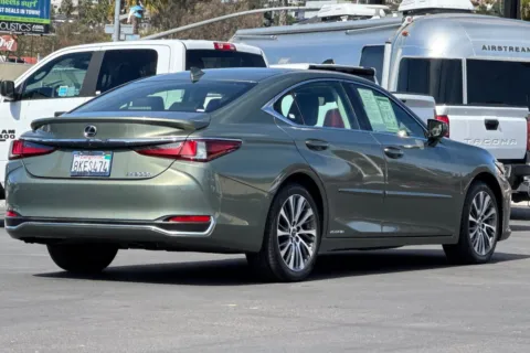 More photos of 2019 Lexus ES 300h at Mossy Toyota, CA