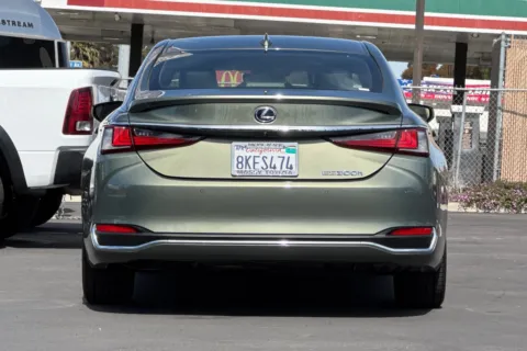 More photos of 2019 Lexus ES 300h at Mossy Toyota, CA