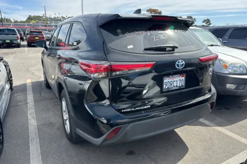 More photos of 2023 Toyota Highlander Hybrid LE at Mossy Toyota, CA