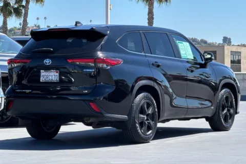 More photos of 2023 Toyota Highlander Hybrid LE at Mossy Toyota, CA