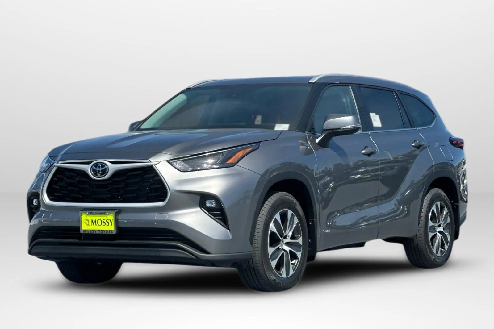 Black 2026 Toyota Highlander Hybrid XLE for sale in San Diego, CA