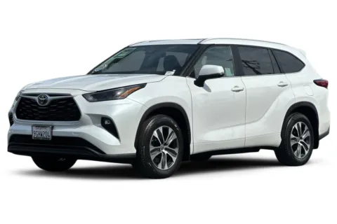 White 2023 Toyota Highlander XLE for sale in San Diego, CA