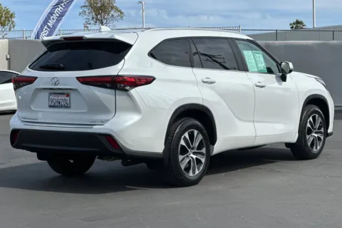 More photos of 2023 Toyota Highlander XLE at Mossy Toyota, CA