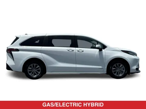 More photos of 2021 Toyota Sienna LE at Mossy Toyota, CA
