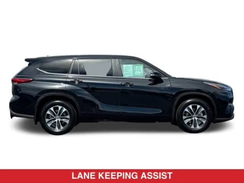 More photos of 2023 Toyota Highlander XLE at Mossy Toyota, CA