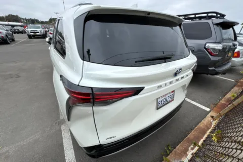 More photos of 2021 Toyota Sienna Limited at Mossy Toyota, CA