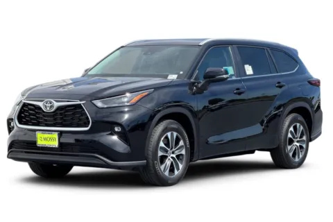 Black 2025 Toyota Highlander XLE for sale in San Diego, CA