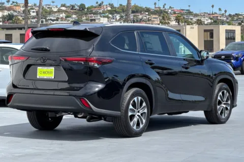 More photos of 2025 Toyota Highlander XLE at Mossy Toyota, CA