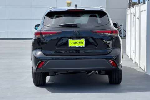 More photos of 2025 Toyota Highlander XLE at Mossy Toyota, CA