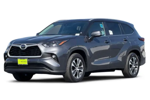 Gray 2025 Toyota Highlander XLE for sale in San Diego, CA