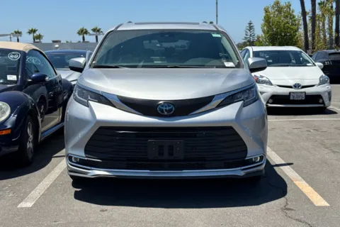 More photos of 2023 Toyota Sienna XLE at Mossy Toyota, CA