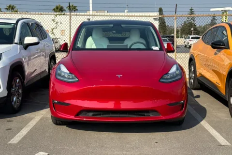 More photos of 2022 Tesla Model Y Long Range at Mossy Toyota, CA