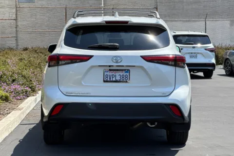 More photos of 2021 Toyota Highlander LE at Mossy Toyota, CA