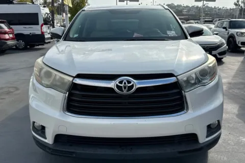 More photos of 2016 Toyota Highlander XLE V6 at Mossy Toyota, CA