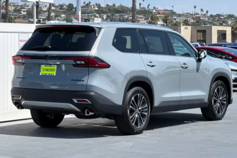 More photos of 2025 Toyota Grand Highlander Hybrid MAX Platinum at Mossy Toyota, CA