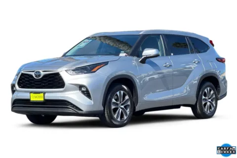 Silver 2023 Toyota Highlander XLE for sale in San Diego, CA