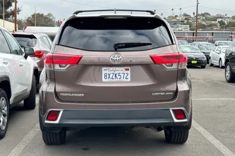 More photos of 2017 Toyota Highlander Limited at Mossy Toyota, CA