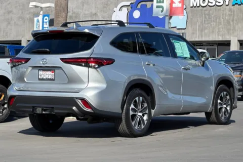 More photos of 2022 Toyota Highlander XLE at Mossy Toyota, CA