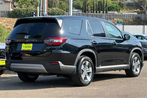 More photos of 2025 Honda Pilot EX-L at Mossy Honda, CA