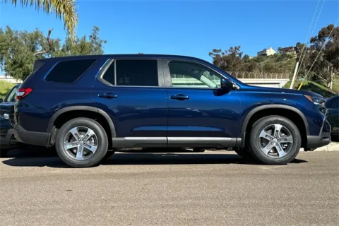 More photos of 2025 Honda Pilot EX-L at Mossy Honda, CA