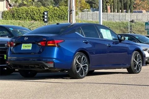 More photos of 2023 Nissan Altima 2.5 SR at Mossy Honda, CA
