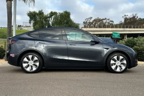 More photos of 2024 Tesla Model Y Long Range at Mossy Honda, CA