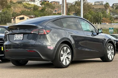 More photos of 2024 Tesla Model Y Long Range at Mossy Honda, CA