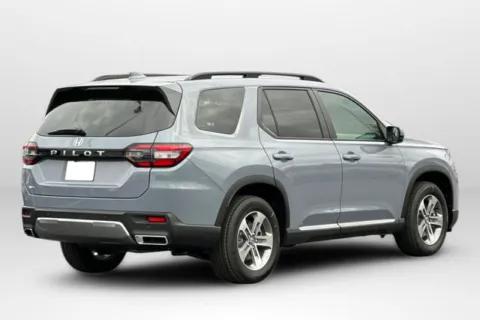More photos of 2026 Honda Pilot EX-L at Mossy Honda, CA