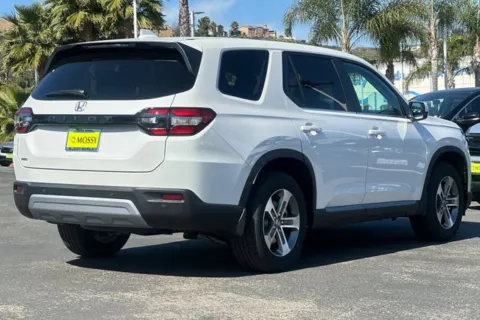 More photos of 2025 Honda Pilot EX-L at Mossy Honda, CA