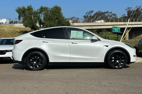 More photos of 2024 Tesla Model Y Long Range at Mossy Honda, CA