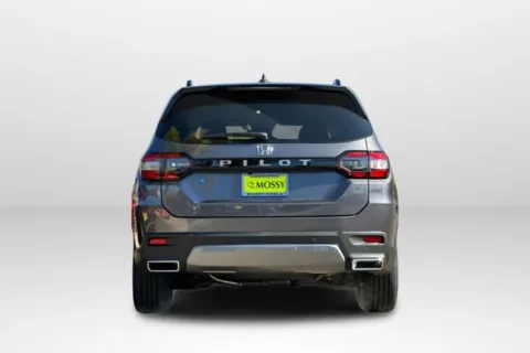 More photos of 2026 Honda Pilot EX-L at Mossy Honda, CA